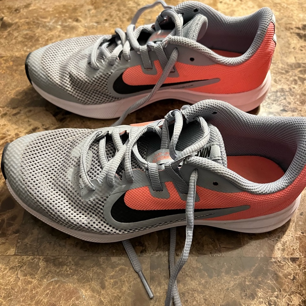 Girls Nike Downshifter 9 -Size 3.5 EUC